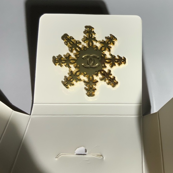 Limited Edition Gold CC Snowflake Pin Brooch - Picture 1 of 4